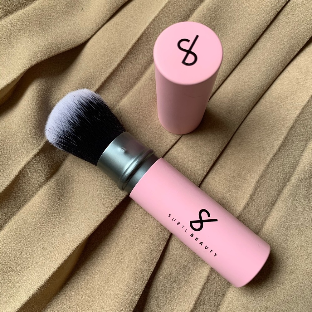 Subtl Beauty retractable size-changing Stack Brush